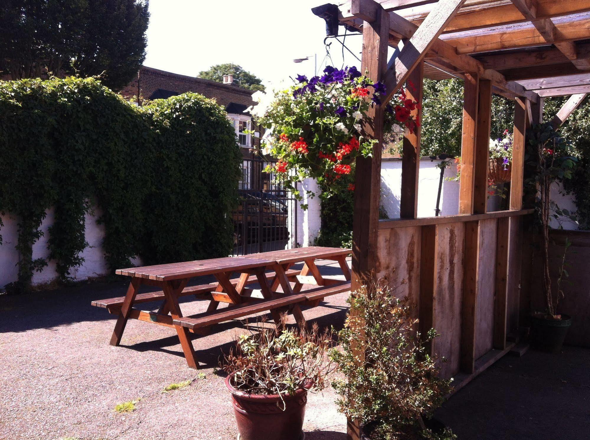 Forest Gate Inn 2*